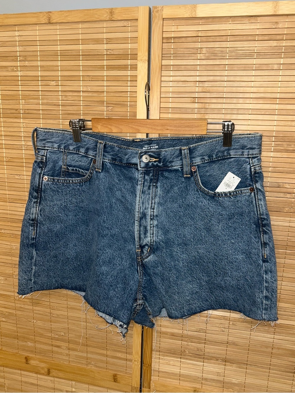 Old Navy cut off denim jean shorts high rise woman’s size 16 NWT